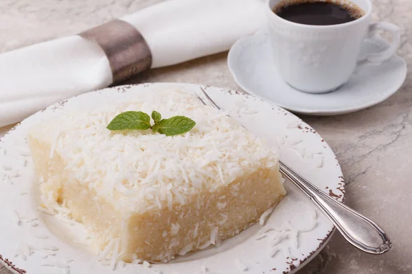 Dessert traditionnel brésilien : pudding au couscous doux (tapioca) — Photo