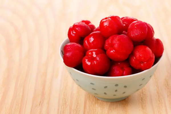 Malpighia glabra (red acerola), tropical fruit — Stock Photo, Image