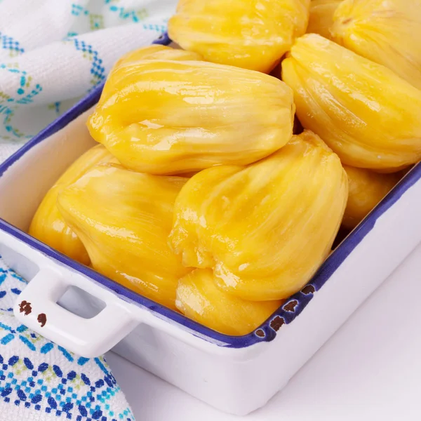 Jackfruit (jakfruit, jack, jak) в миске — стоковое фото