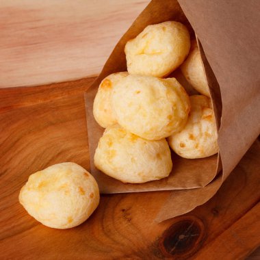 Brezilyalı atıştırmalık Peynirli ekmek (pao de queijo) 