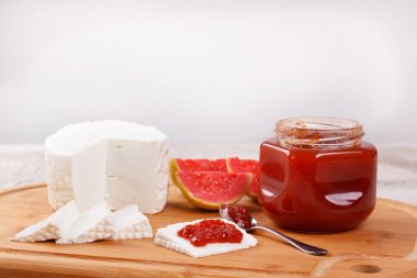 Brezilyalı tatlı Romeo ve Juliet, goiabada reçel guava ve ch