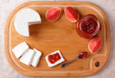 Brezilyalı tatlı Romeo ve Juliet, goiabada reçel guava ve ch