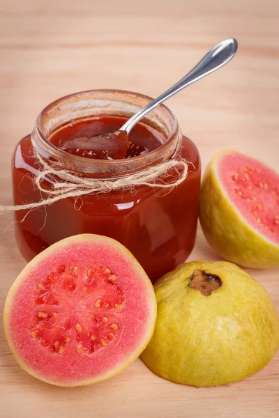 Goiabada postre brasileño - mermelada de guayaba — Foto de Stock