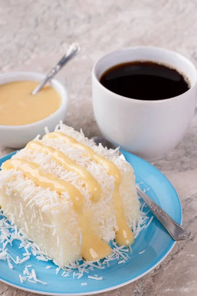 Postre tradicional brasileño: pudín de cuscús dulce (tapioca) — Foto de Stock