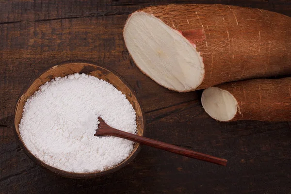 Manihot esculenta (kassava, yuca, manioc, mandioca, Brezilya ok kökü) 