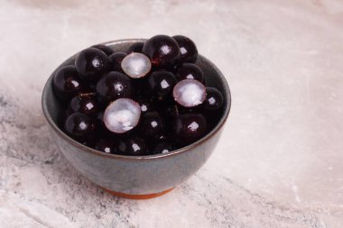 Berry Jaboticaba kabın içinde 