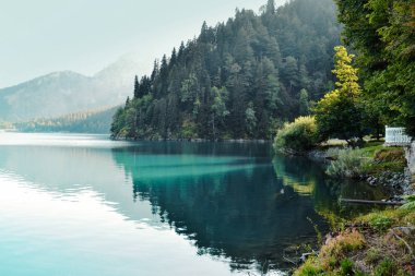 Abhazya 'daki Yüksek Dağ Gölü Ritsa