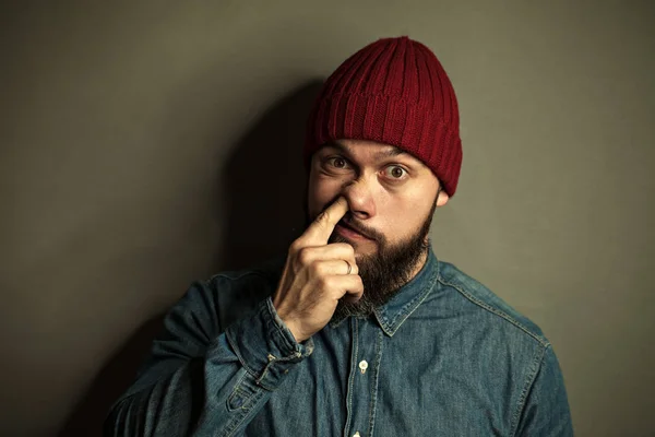 Homem brutal com uma barba — Fotografia de Stock