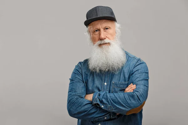 Vecchio con la barba lunga — Foto Stock