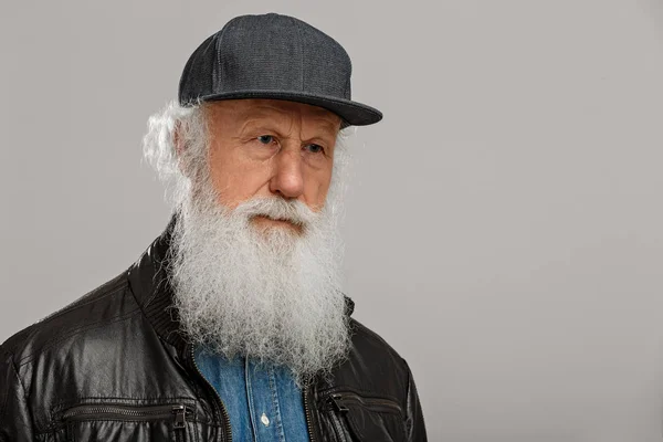 Starzec z długą brodą — Zdjęcie stockowe