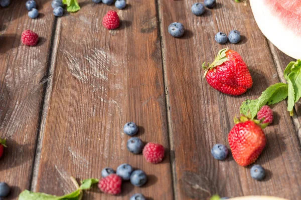 Fruta en verano, madera — Foto de Stock