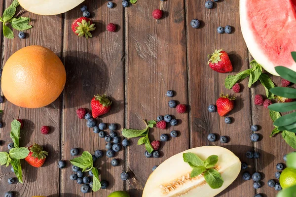 Fruta en verano, madera — Foto de Stock