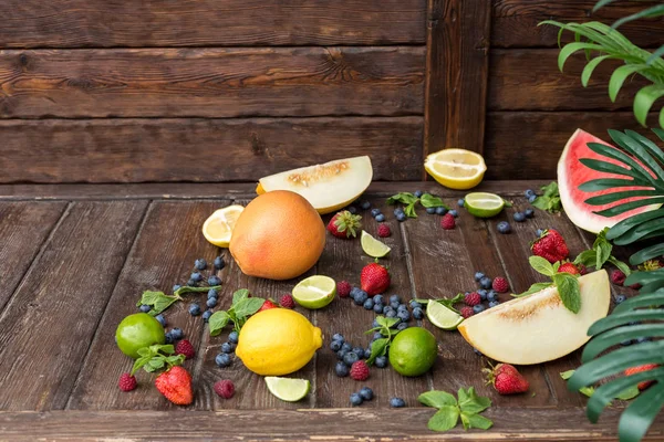 Fruta en verano, madera — Foto de Stock