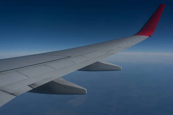 비행기 날개 빛 플레어에서 일출과 — 스톡 사진