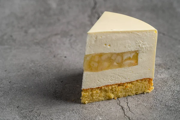 Beyaz Tabakta Limonlu Cheesecake — Stok fotoğraf