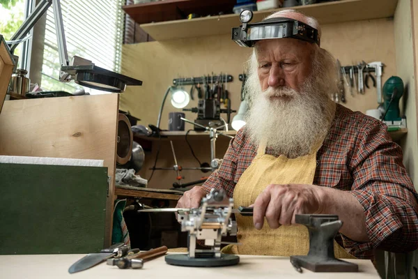 Male Profession Master Knife Sharpener Working Studio — Stock Photo, Image