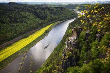 Bastei Köprüsünden güzel bir manzara.