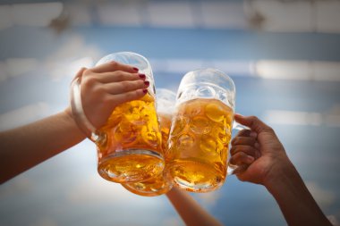 Bira kupa Ekim Festivali'nde kadeh kaldırdı