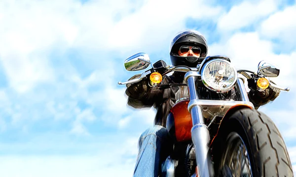 Motocicleta en la carretera —  Fotos de Stock