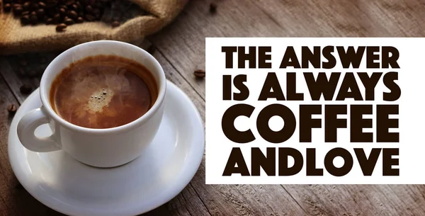 木の表面にコーヒー カップでコーヒーを引用します。 — ストック写真