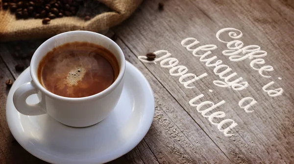 Кава Цитата поруч з чашкою кави — стокове фото