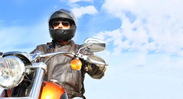 Biker On the road over blue sky — Stock Photo, Image