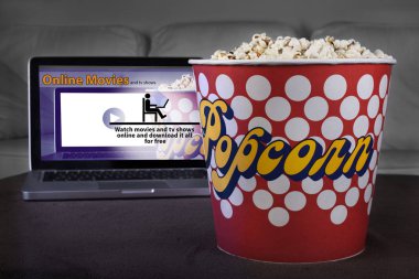 Online Film yasadışı - korsan kavramsal fikir durdurmak izlerken