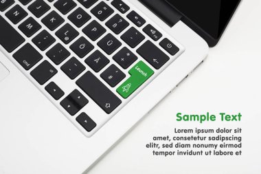 Dizüstü bilgisayarınızın klavye başlaması ile birlikte yukarı tuşu