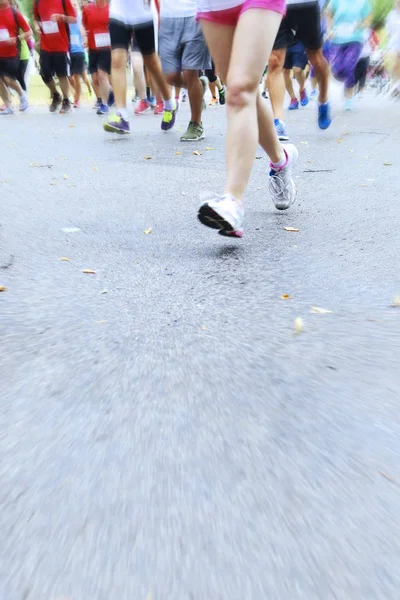 Maratón de carrera - primer plano de las piernas — Foto de Stock