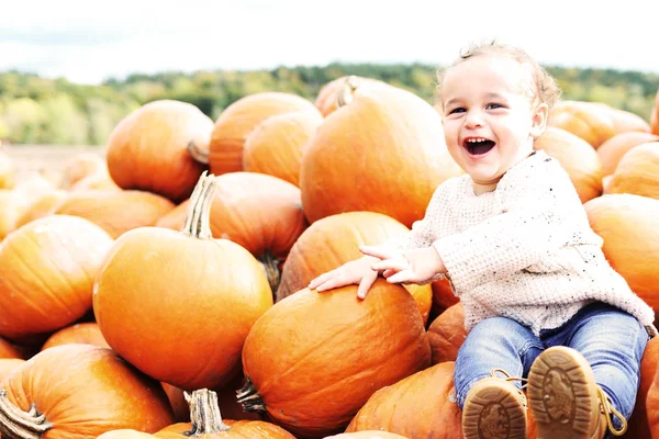 Kabak alandaki küçük çocuk