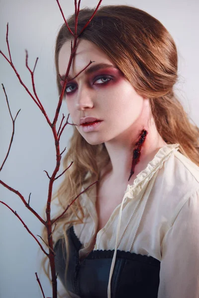 吸血鬼の fx メイクで女の子のクローズ アップの肖像画 — ストック写真