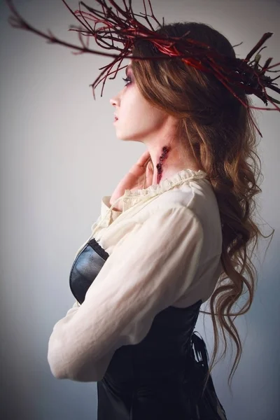 Ritratto ravvicinato di ragazza con fx make-up di vampiro — Foto Stock