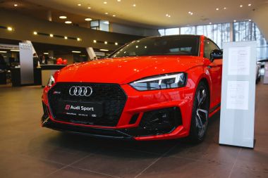 Minsk, Belarus 14 Mart 2018: Audi Rs5 spor Minsk Bayi Merkezi