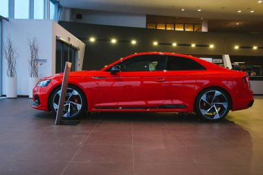 Minsk, Belarus 14 Mart 2018: Audi Rs5 spor Minsk Bayi Merkezi