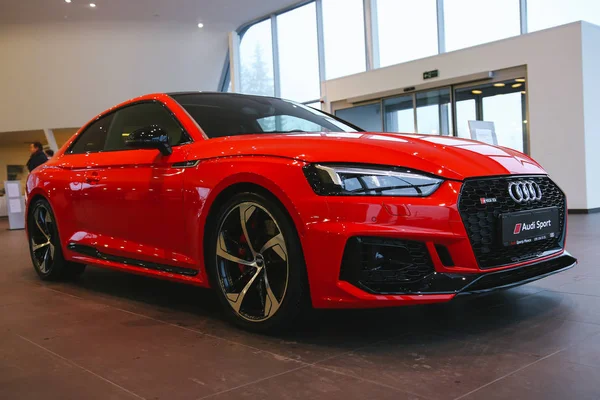 Minsk Belarus Marzo 2018 Audi Rs5 Sport Concesionario Minsk Imágenes De Stock Sin Royalties Gratis
