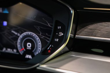 Minsk, Belarus 14 Mart 2018: Yeni Audi A8 ve A8l Minsk otomotiv gazetecileri sunusu