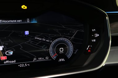 Minsk, Belarus 14 Mart 2018: Yeni Audi A8 ve A8l Minsk otomotiv gazetecileri sunusu