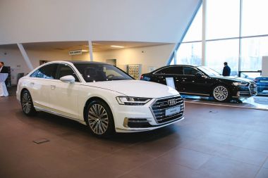 Minsk, Belarus 14 Mart 2018: Yeni Audi A8 Minsk otomotiv gazetecileri sunusu