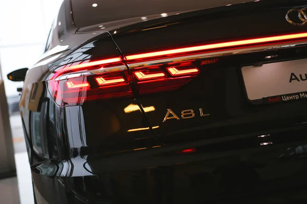 Minsk, Belarus 14 Mart 2018: Yeni Audi A8 Minsk otomotiv gazetecileri sunusu