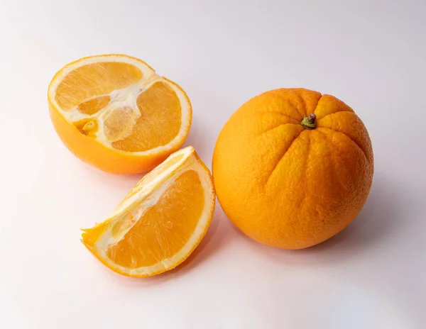 Verse Segment Van Oranje Witte Achtergrond — Stockfoto