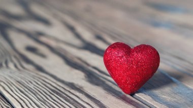 Glitter Wood ile kırmızı kalp