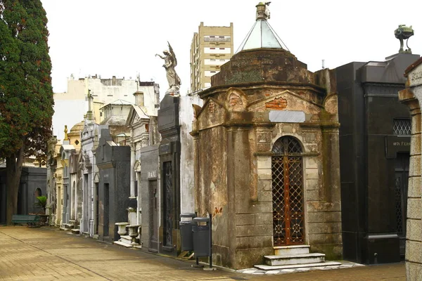 阿根廷布宜诺斯艾利斯 2019年1月25日从布宜诺斯艾利斯Recoleta公墓观看 共有6 400多尊雕像 棺材和墓穴 以纪念阿根廷重要人物 — 图库照片