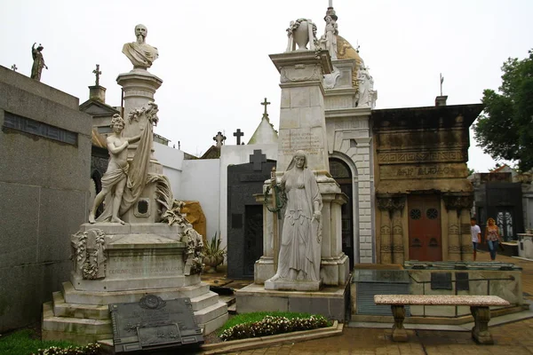 阿根廷布宜诺斯艾利斯 2019年1月25日从布宜诺斯艾利斯Recoleta公墓观看 共有6 400多尊雕像 棺材和墓穴 以纪念阿根廷重要人物 — 图库照片