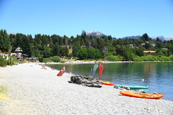 People Playa Bonita Beach Bariloche Argentina — Stock Photo, Image