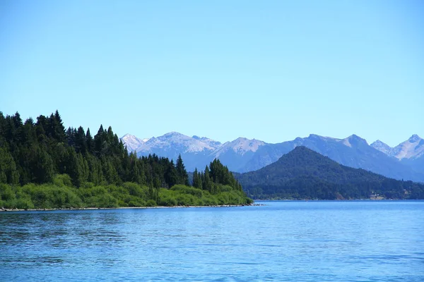 湖との美しい風景 — ストック写真