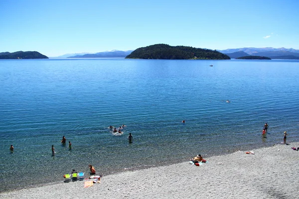 People Playa Bonita Beach Bariloche Argentina — Stock Photo, Image