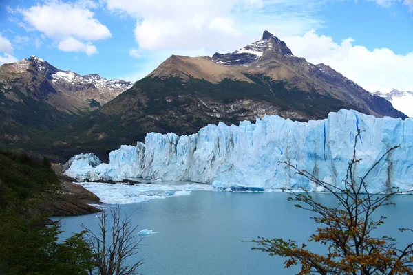 Muhteşem Perito Moreno Buzulu 'ndan bir manzara, Arjantin Patagonya.