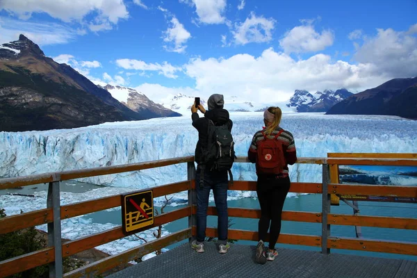 Turisté Navštíví Velkolepé Perito Moreno Ledovec Argentine Patagonia — Stock fotografie