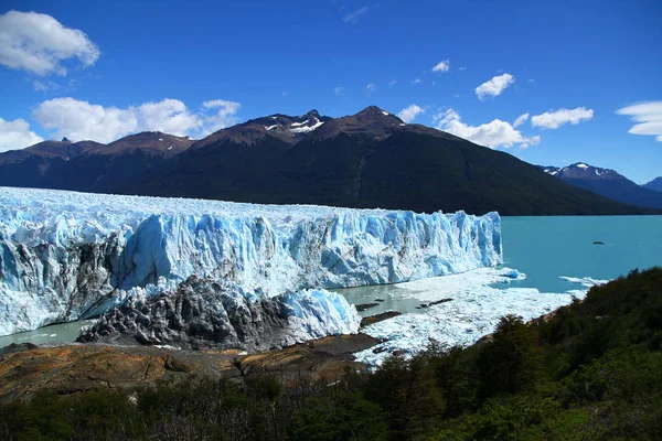 Muhteşem Perito Moreno Buzulu 'ndan bir manzara, Arjantin Patagonya.
