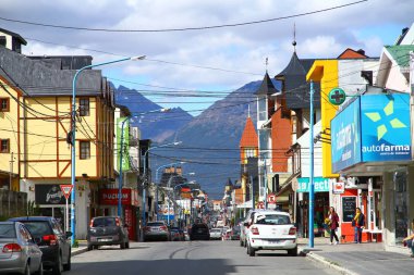 Ushuaia, Arjantin - 31 Ocak 2019. Ushuaia 'dan bir sokak manzarası. Dünyanın en güney şehri olarak kabul edilir..